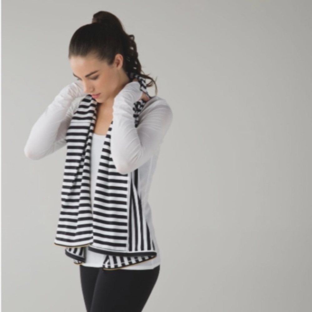 Lululemon Vinyasa Snap Striped Black and White Scarf with Gold Zipper